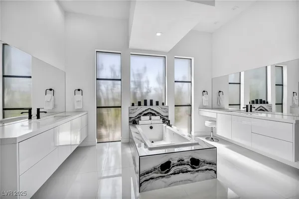 $3,500,000 | 9760 Solar Avenue, Las Vegas, NV 89149