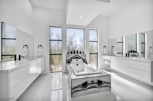 $3,750,000 | 9760 Solar Avenue, Las Vegas, NV 89149