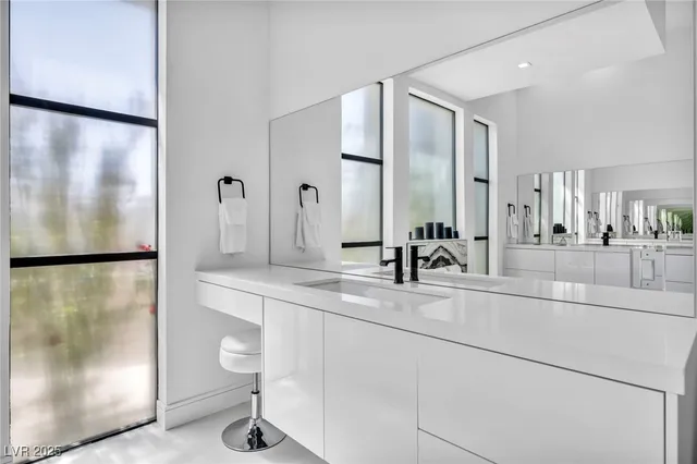 $3,750,000 | 9760 Solar Avenue, Las Vegas, NV 89149