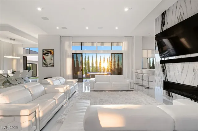 $3,750,000 | 9760 Solar Avenue, Las Vegas, NV 89149