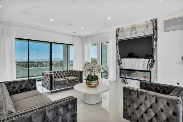 $3,500,000 | 9760 Solar Avenue, Las Vegas, NV 89149