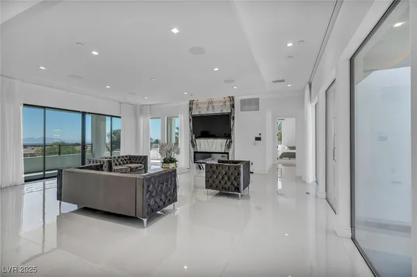 $3,500,000 | 9760 Solar Avenue, Las Vegas, NV 89149