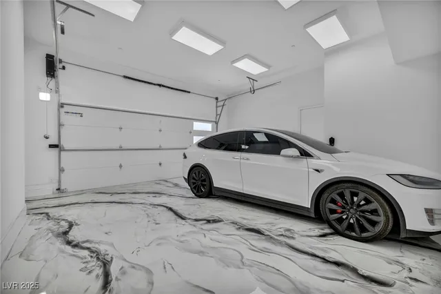 $3,750,000 | 9760 Solar Avenue, Las Vegas, NV 89149