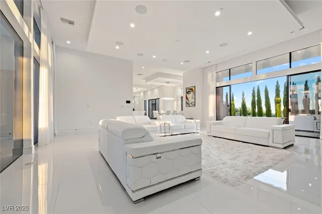 $3,750,000 | 9760 Solar Avenue, Las Vegas, NV 89149