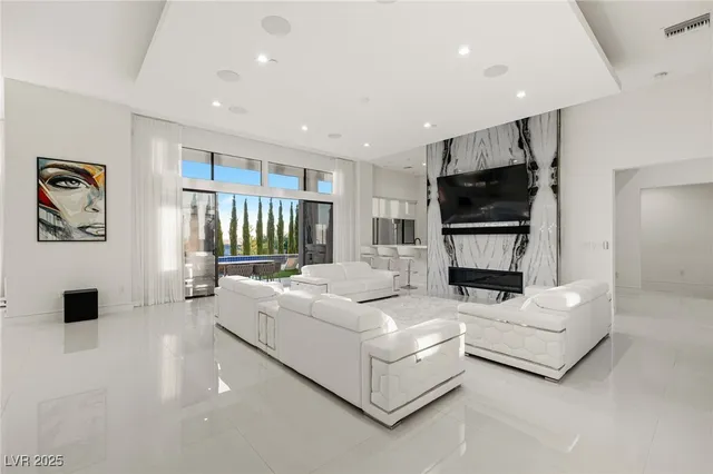 $3,750,000 | 9760 Solar Avenue, Las Vegas, NV 89149