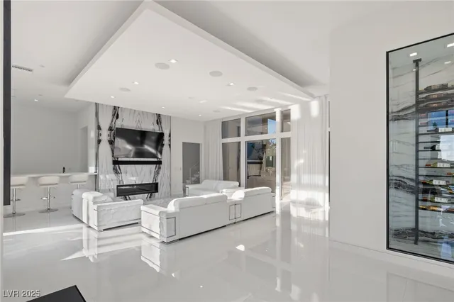 $3,750,000 | 9760 Solar Avenue, Las Vegas, NV 89149