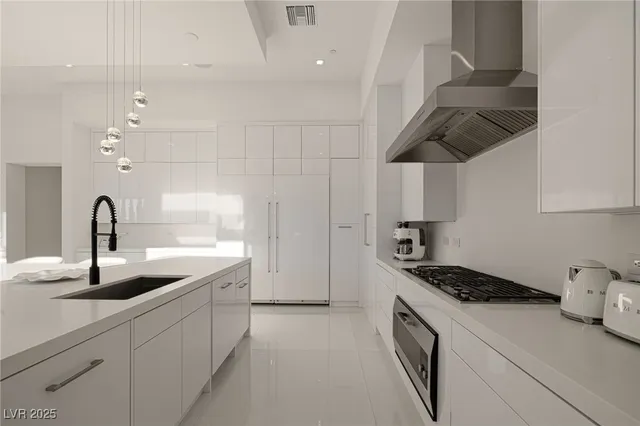 $3,750,000 | 9760 Solar Avenue, Las Vegas, NV 89149