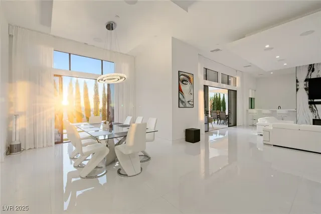 $3,750,000 | 9760 Solar Avenue, Las Vegas, NV 89149