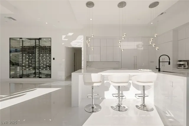 $3,750,000 | 9760 Solar Avenue, Las Vegas, NV 89149