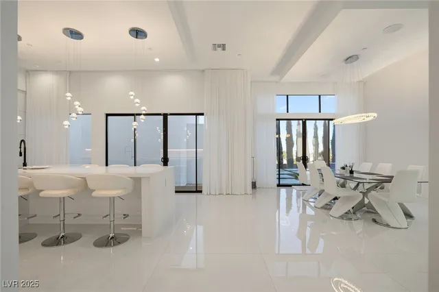 $3,750,000 | 9760 Solar Avenue, Las Vegas, NV 89149