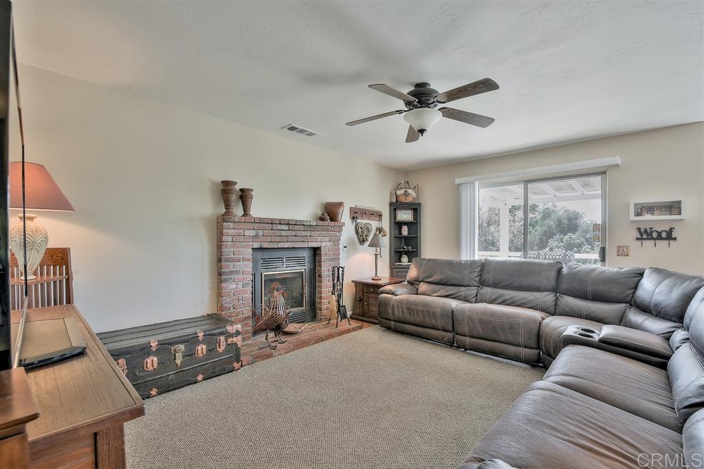 1660 Joshua Tree Lane Fallbrook, CA 92028 - Photo 9 of 25