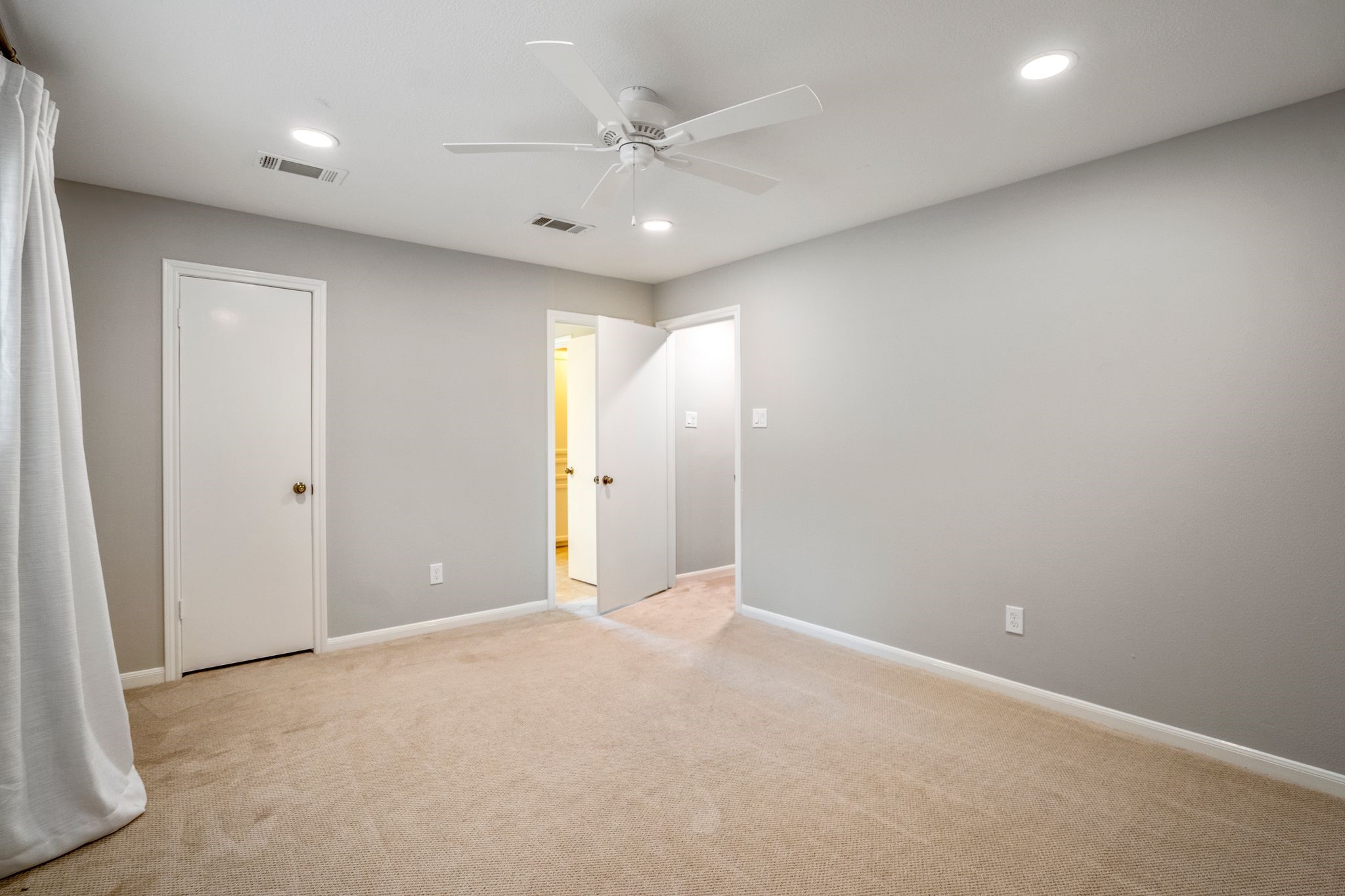 7607 Wycomb Lane Houston, TX 77070 - Photo 27 of 38 a view of an empty room