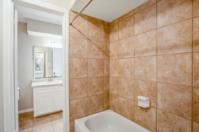 $2,500 | 7607 Wycomb Lane, Houston, TX 77070