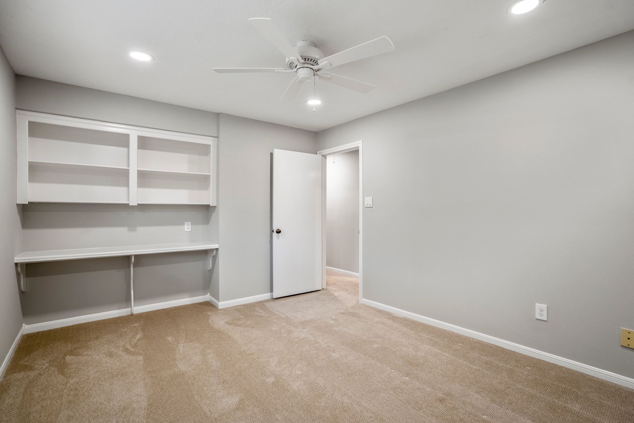 7607 Wycomb Lane Houston, TX 77070 - Photo 33 of 38 a view of an empty room with a ceiling fan