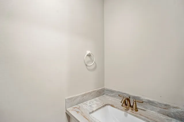 $2,500 | 7607 Wycomb Lane, Houston, TX 77070