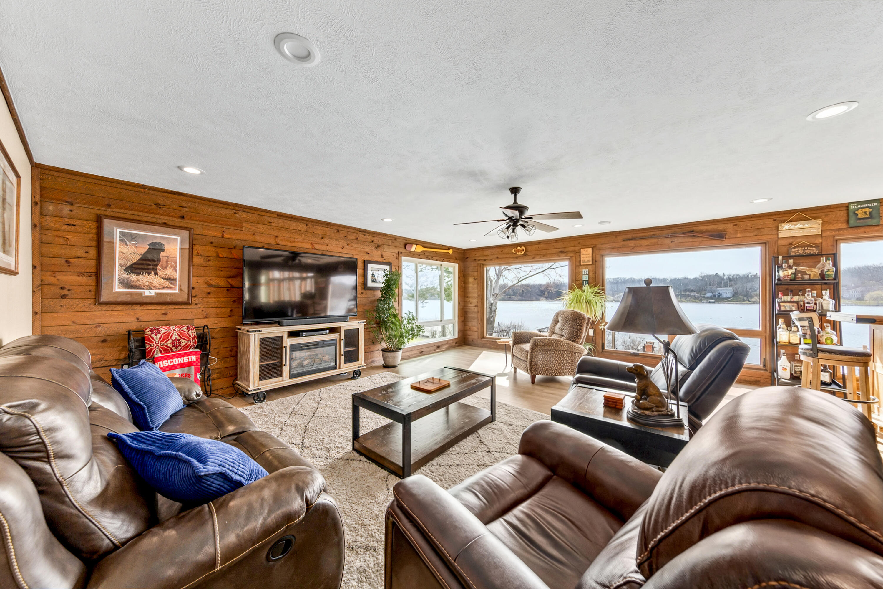 5420 West Peninsula Road Waterford, WI 53185 - Photo 27 of 65 Living Room