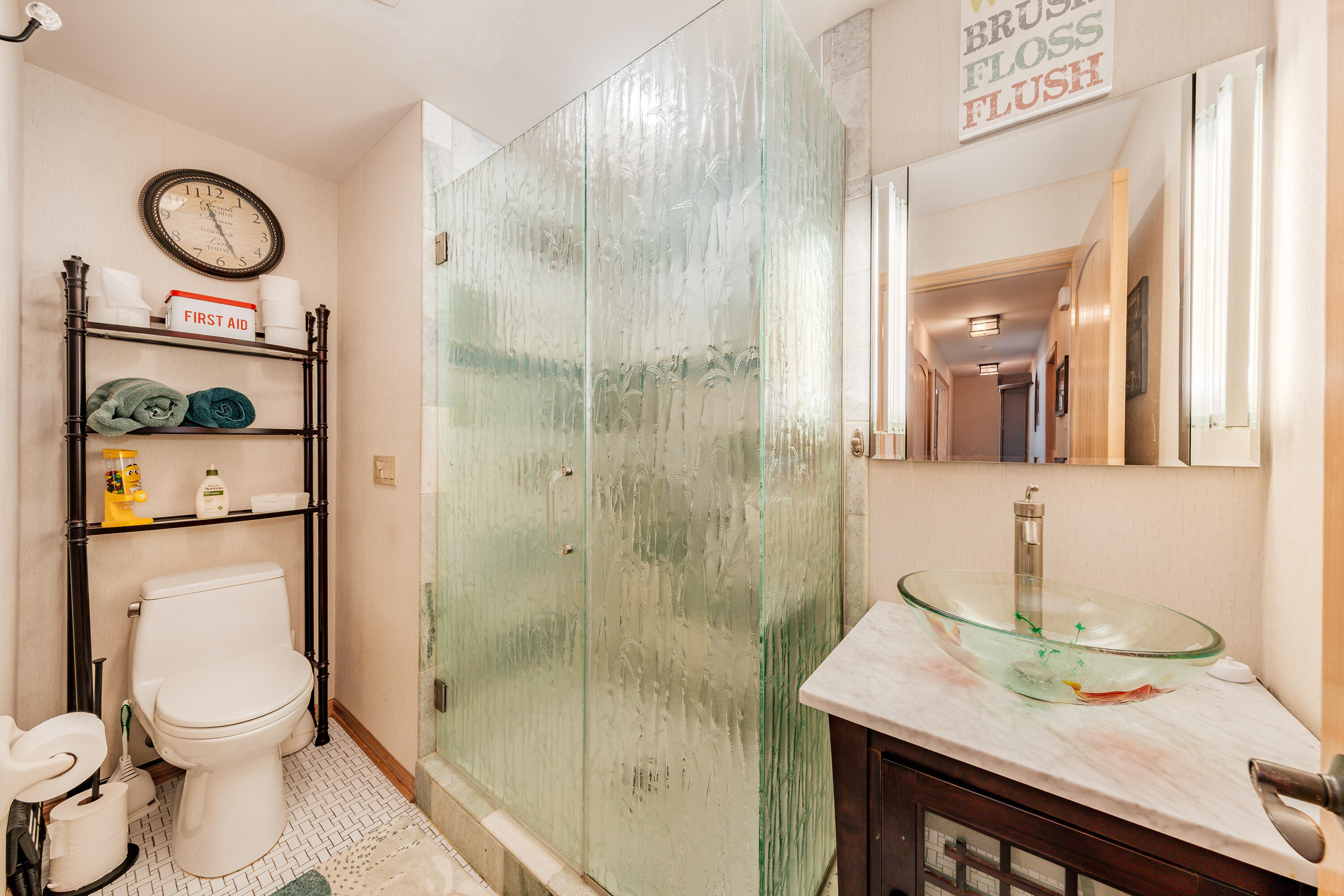 5420 West Peninsula Road Waterford, WI 53185 - Photo 38 of 65 Second Full Bathroom on Main Level.