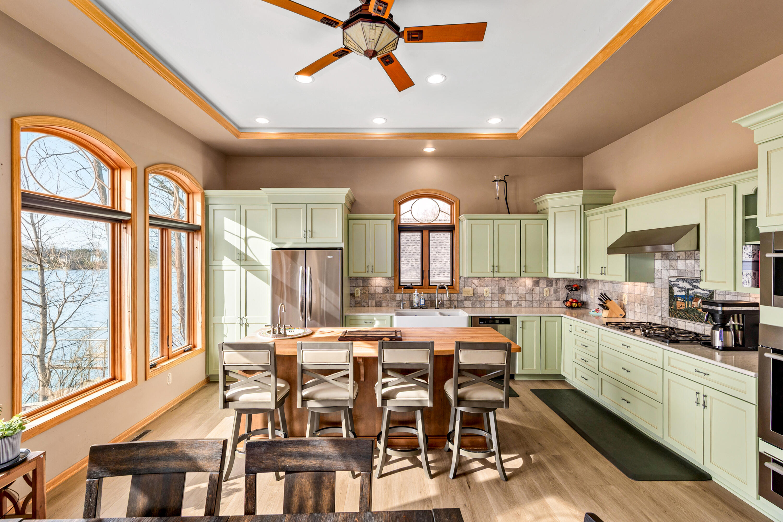 5420 West Peninsula Road Waterford, WI 53185 - Photo 9 of 65 11-foot high, lighted tray ceiling.