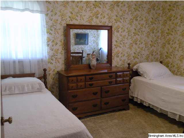 902 Hickory Street West Sylacauga, AL 35150 - Photo 10 of 15