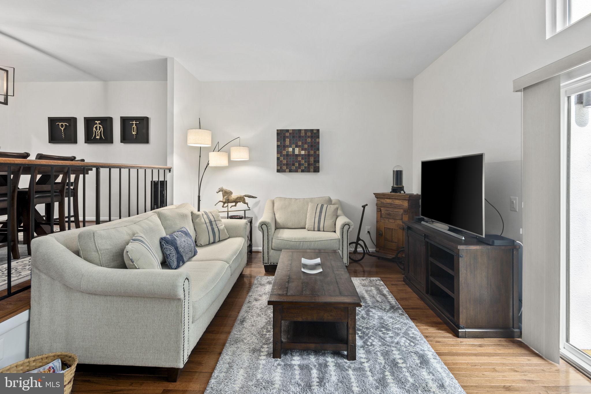 11740 Decade Court Reston, VA 20191 - Photo 15 of 44 Longview of living room