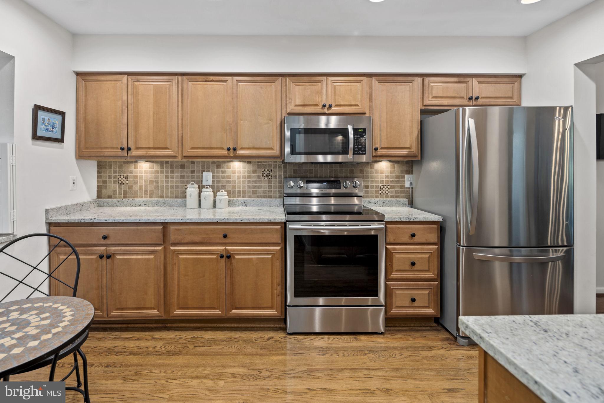 11740 Decade Court Reston, VA 20191 - Photo 5 of 44 42" maple cabinets w/ quartz countertops