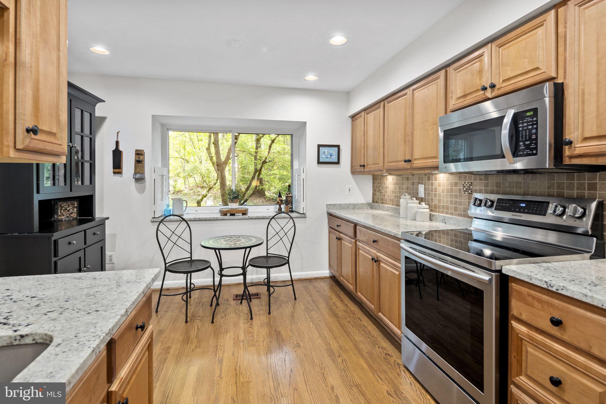 11740 Decade Court Reston, VA 20191 - Photo 7 of 44 View of eat-in space w/ bump-out window