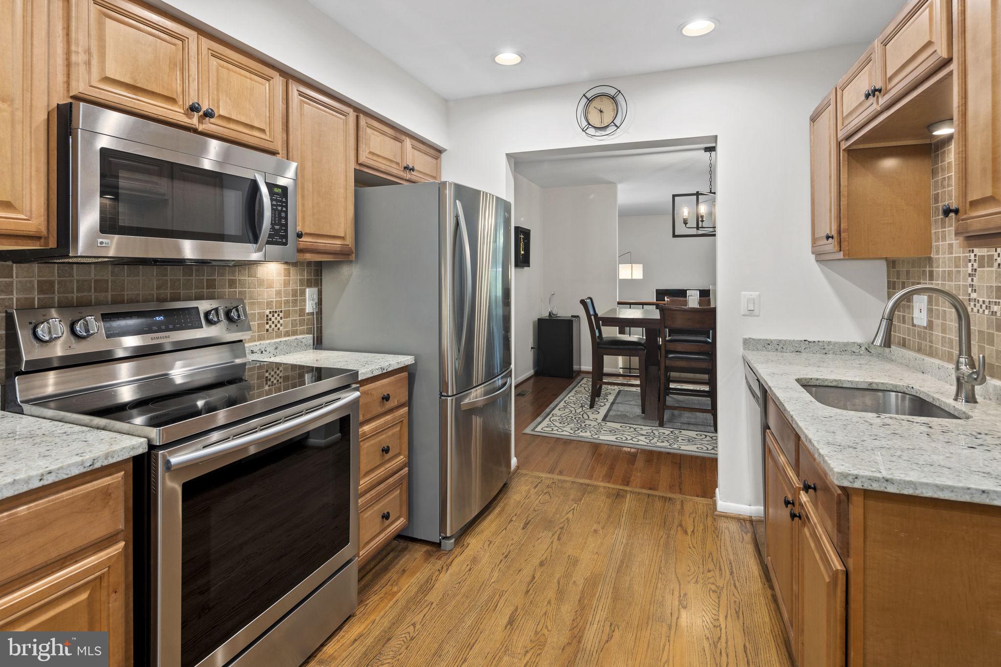 11740 Decade Court Reston, VA 20191 - Photo 8 of 44 SS apps. w/ ceramic stove top & 2021 dishwasher