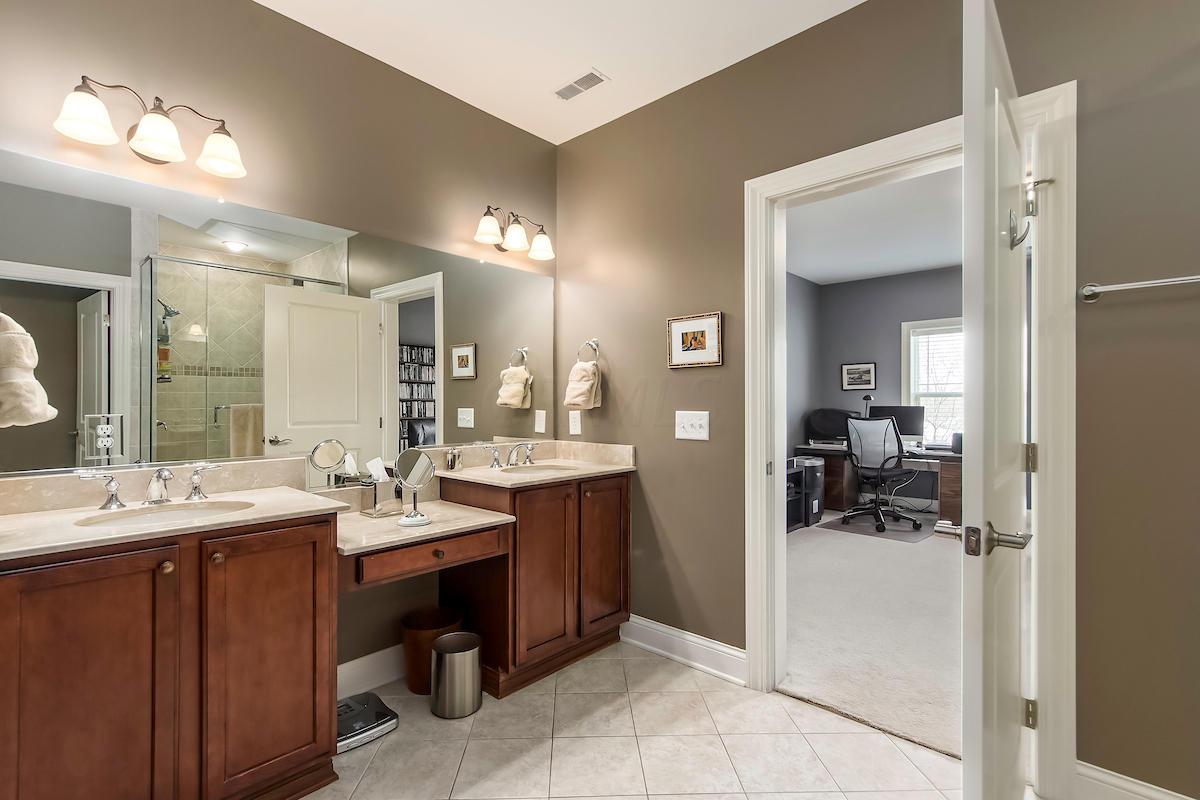 3175 Tremont Road, Unit 413 Columbus, OH 43221 - Photo 19 of 38