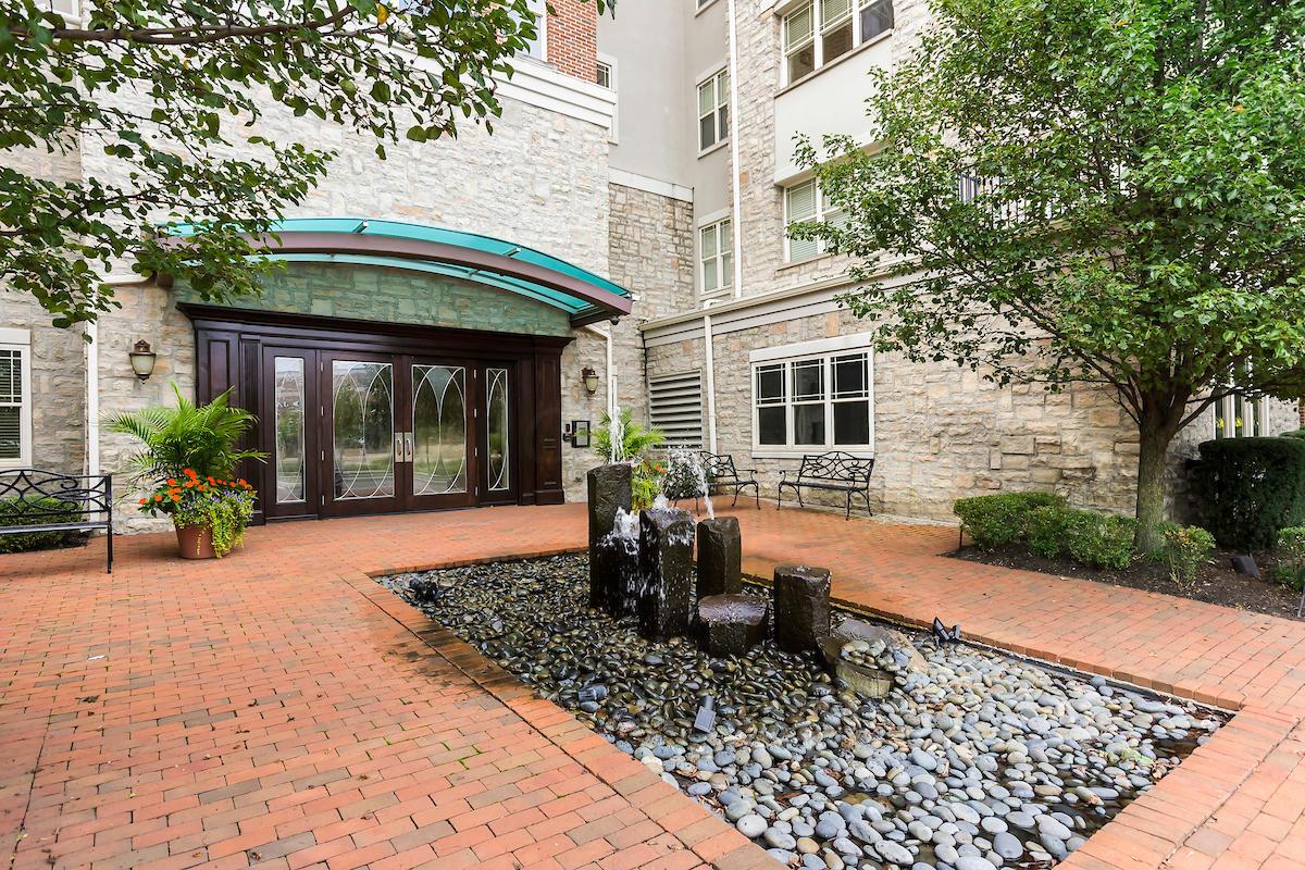 3175 Tremont Road, Unit 413 Columbus, OH 43221 - Photo 2 of 38