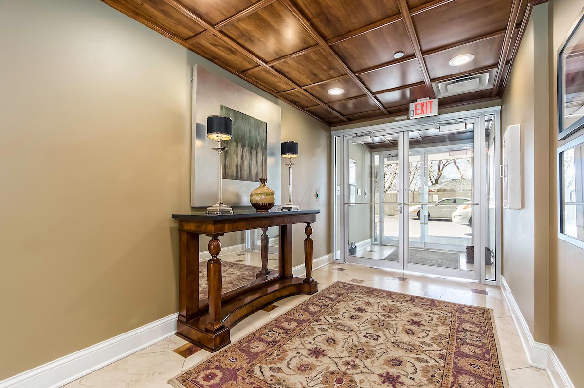 3175 Tremont Road, Unit 413 Columbus, OH 43221 - Photo 4 of 38