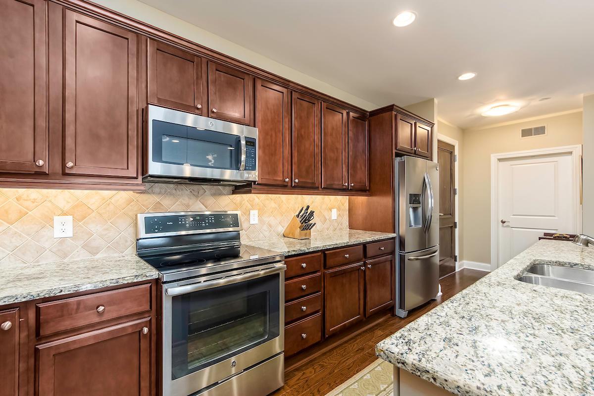3175 Tremont Road, Unit 413 Columbus, OH 43221 - Photo 8 of 38