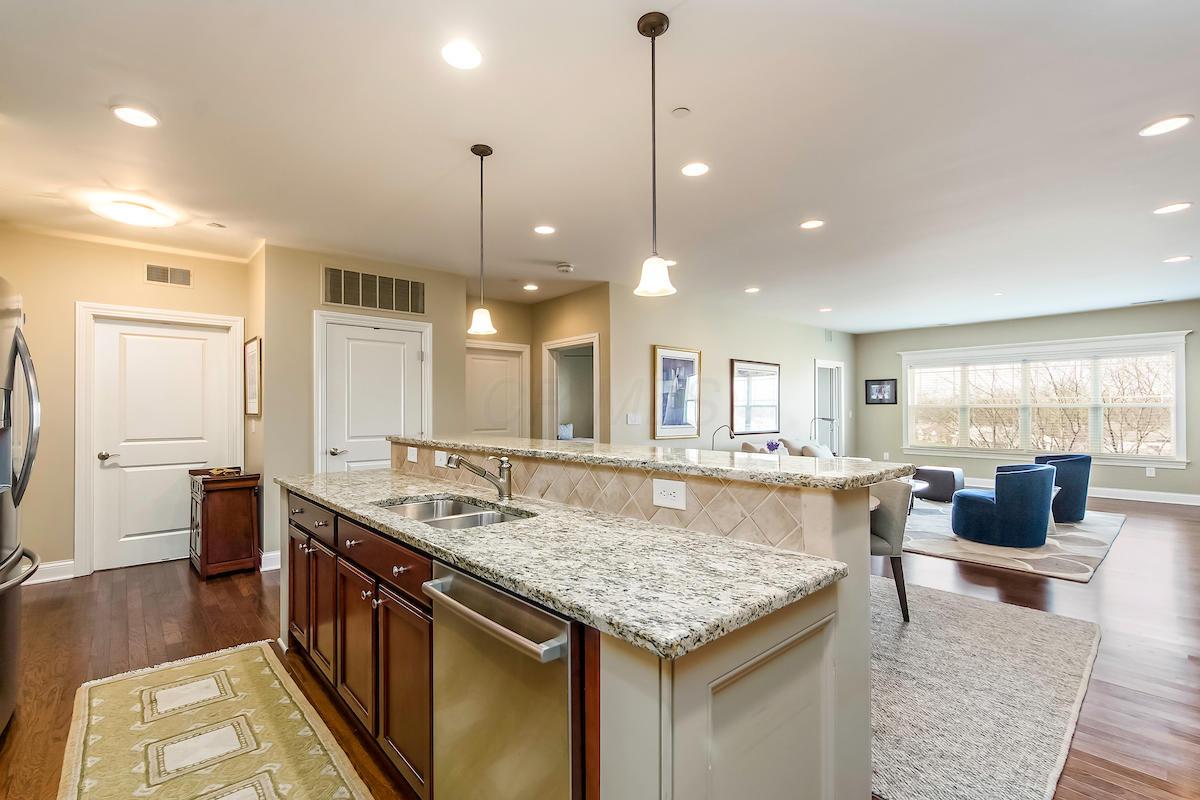 3175 Tremont Road, Unit 413 Columbus, OH 43221 - Photo 10 of 38