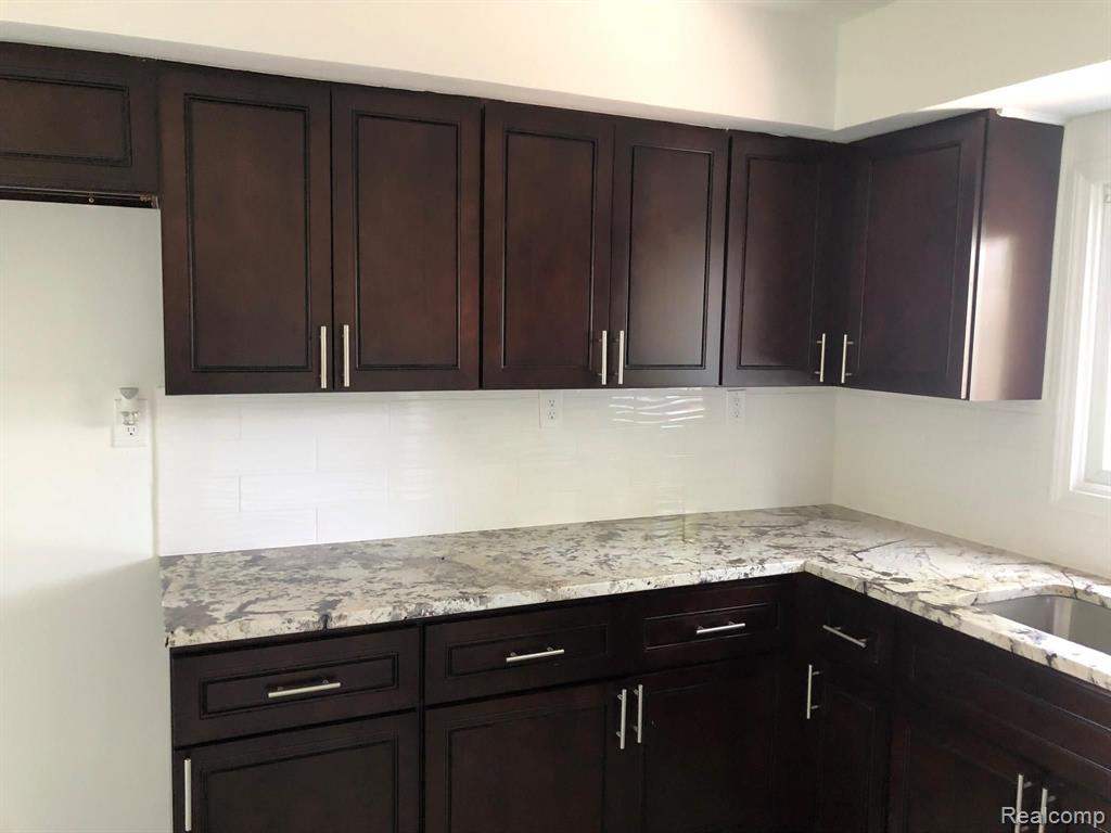 21648 Waltham Road Warren, MI 48089 - Photo 4 of 18