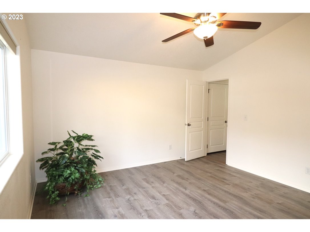 4872 Holly Street Springfield, OR 97478 - Photo 8 of 24 a view of a interior in a room
