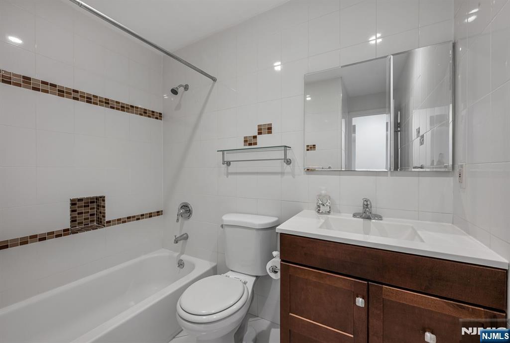 707 Thoreau Court Mahwah, NJ 07430 - Photo 12 of 16