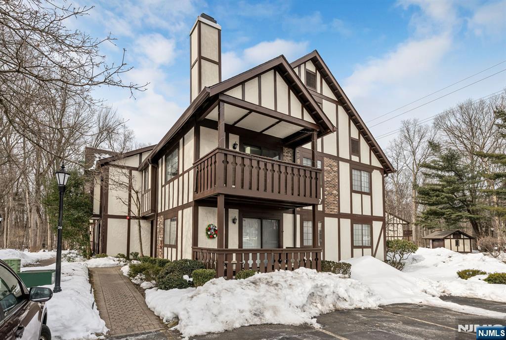 707 Thoreau Court Mahwah, NJ 07430 - Photo 2 of 16