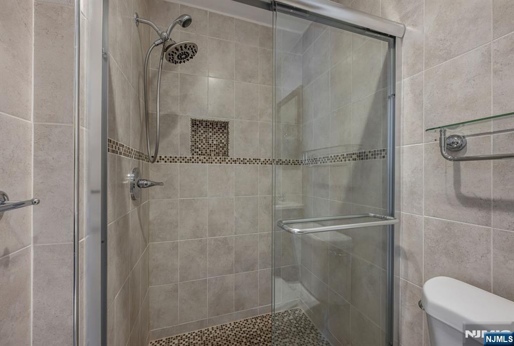 707 Thoreau Court Mahwah, NJ 07430 - Photo 10 of 16