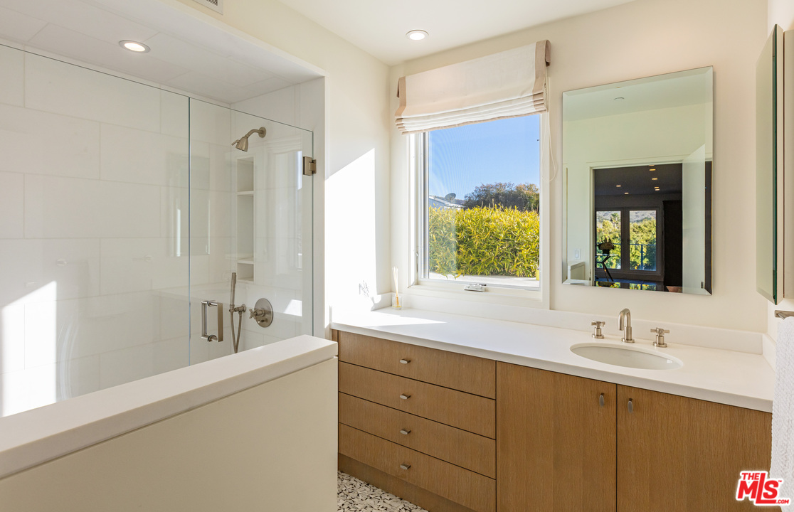 23611 Malibu Colony Road, Unit 58A Malibu, CA 90265 - Photo 20 of 37 Gallery Image 20