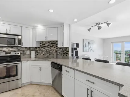 $2,600 | 340 Sunset Drive, Unit 1407, Fort Lauderdale, FL 33301