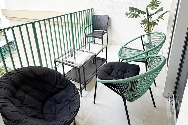 $3,800 | 19900 East Country Club Drive, Unit 418, Miami, FL 33180