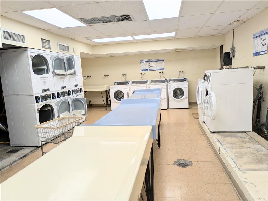 320 Fort Duquesne Boulevard, Unit 24M Pittsburgh, PA 15222 - Photo 40 of 40 a utility room with washer and dryer