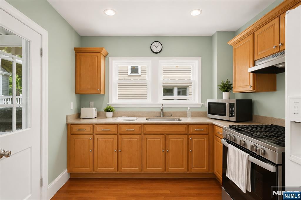 41 Berkeley Place Bloomfield, NJ 07003 - Photo 6 of 30