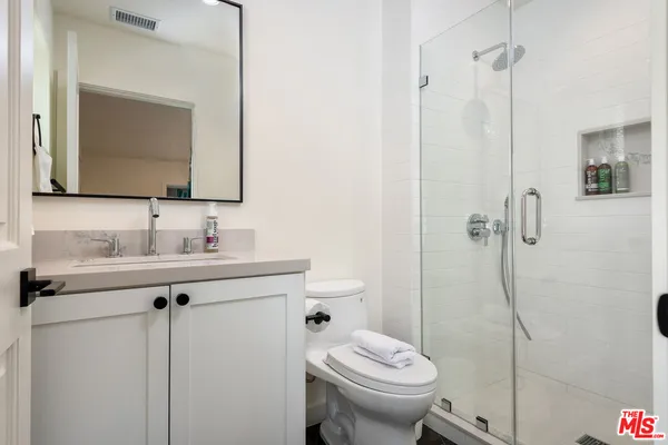 $14,995 | 527 South Bentley Avenue, Los Angeles, CA 90049