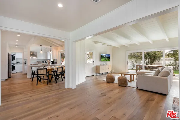 $14,995 | 527 South Bentley Avenue, Los Angeles, CA 90049