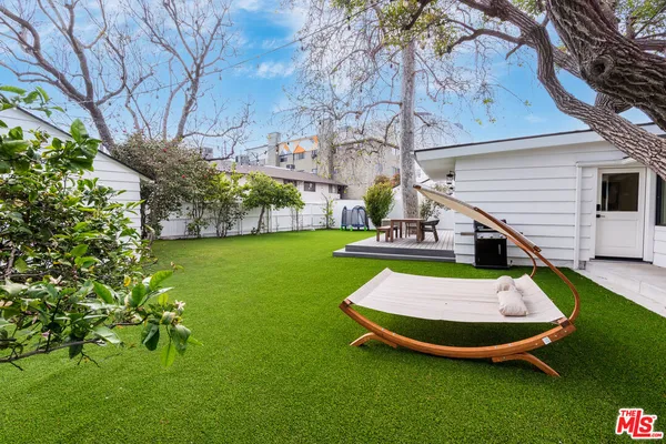 $14,995 | 527 South Bentley Avenue, Los Angeles, CA 90049