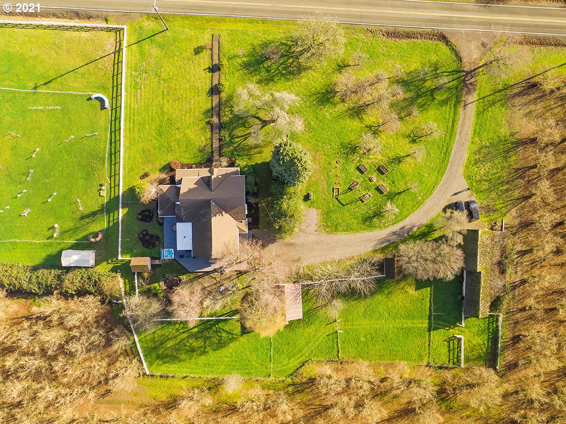 5805 Southwest Rood Bridge Road Hillsboro, OR 97123 - Photo 2 of 30