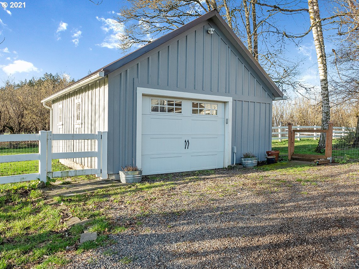 5805 Southwest Rood Bridge Road Hillsboro, OR 97123 - Photo 29 of 30