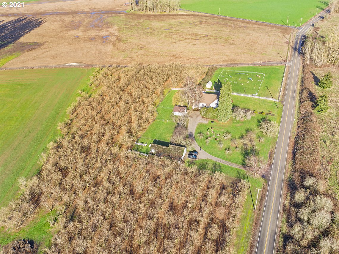 5805 Southwest Rood Bridge Road Hillsboro, OR 97123 - Photo 6 of 30