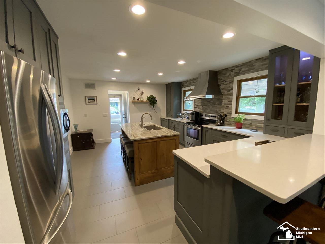 2752 West Erie Road Temperance, MI 48182 - Photo 7 of 40 50016368-7.JPG