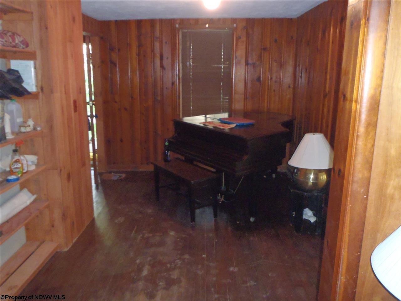 607 Valley Falls Road Fairmont, WV 26554 - Photo 5 of 14 Gallery Image 5